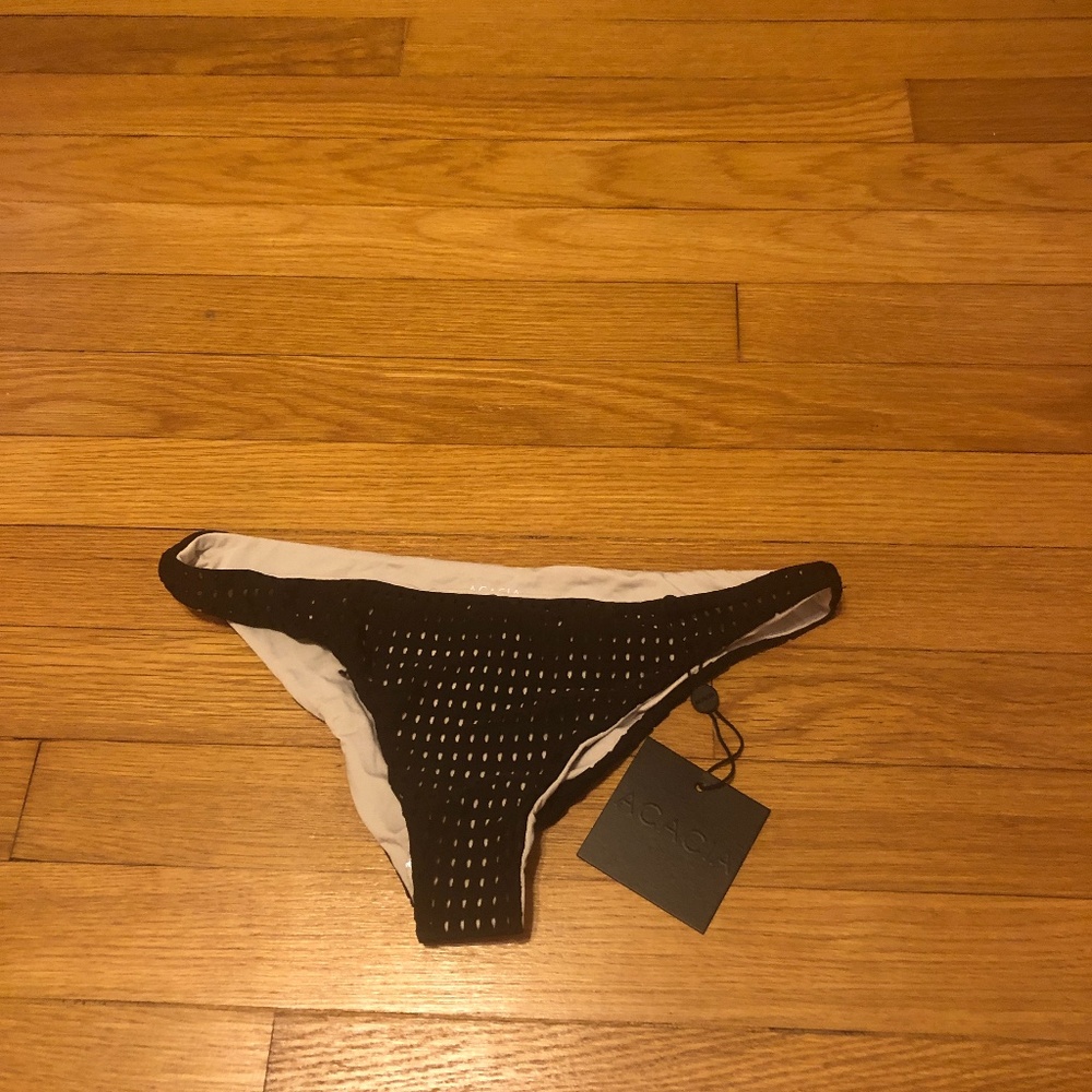 Never Worn! Acacia Waikoloa Bottoms Storm Mesh M